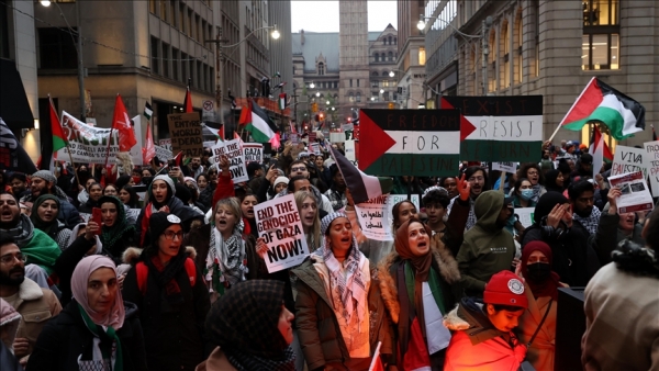 كندا.. دعوات لمقاطعة سلسلة مقاهي إسرائيلية بمظاهرة داعمة لغزة
