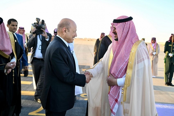العليمي يصل الرياض للمشاركة في اعمال القمتين العربية والاسلامية