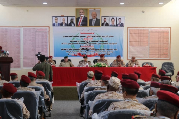 مع عودة التصعيد العسكري.. وزير الدفاع يُشدد على رفع جاهزية الجيش لمواجهة الحوثيين