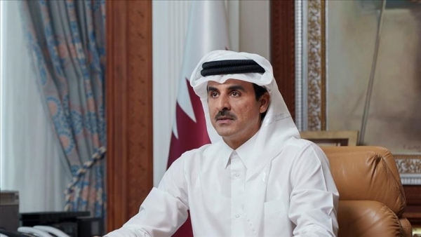 أمير قطر يغادر إلى الإمارات قبيل قمة عربية طارئة