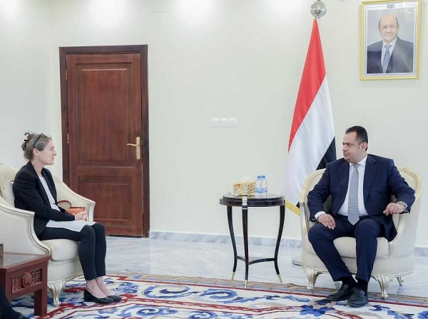 رئيس الحكومة يؤكد التعاطي بإيجابية مع الجهود الهادفة لإحلال السلام في اليمن
