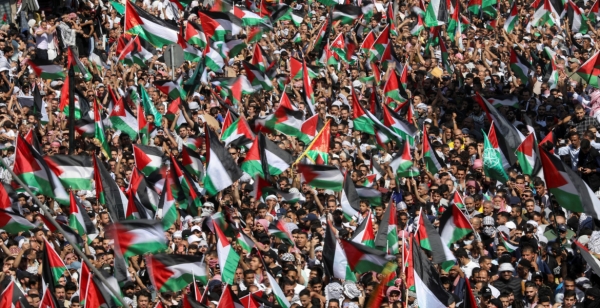 آلاف الأردنيين بمسيرة تضامنية مع غزة وتنديداً بجرائم الاحتلال: “أبشر أبو عبيدة.. كلنا مقاومة”