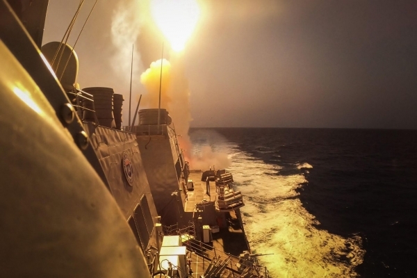 البنتاغون: إطلاق الحوثيين صاروخين باتجاه البحرية الأمريكية في خليج عدن تصعيد خطير