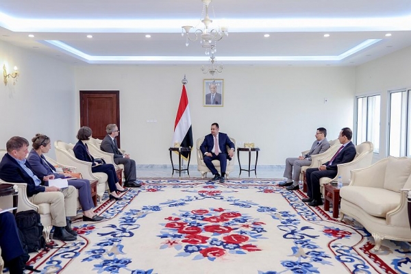 رئيس الحكومة يبحث مع سفراء الاتحاد الأوروبي جهود إحياء السلام في اليمن