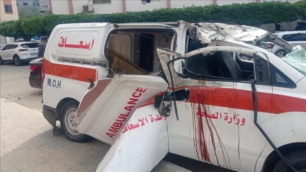 الهلال الأحمر: إسرائيل تستهدف سيارات إسعاف وتنكل بمسعف في غزة