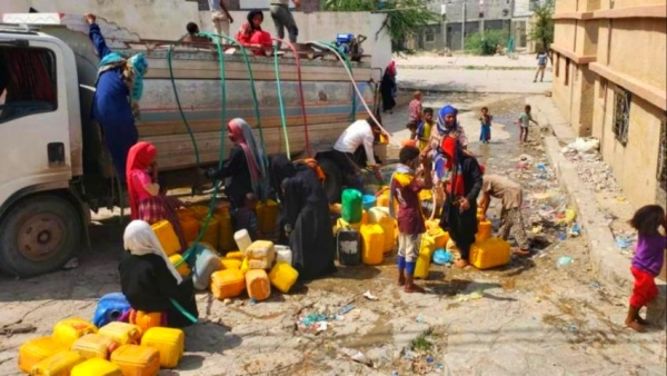 هيومن رايتس: الحوثي والحكومة ينتهكون حق سكان تعز في الحصول على المياه