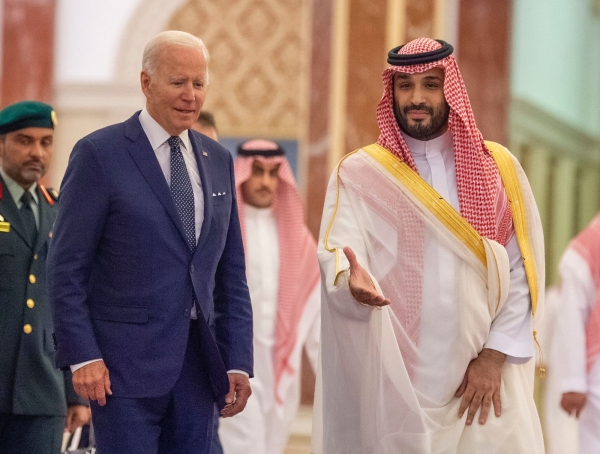 كشفت عن تواصل بين البيت الأبيض والحوثيين عبر مسقط.. "بلومبيرغ": الانقسامات السعودية الإماراتية تعيق جهود أمريكا لمواجهة الحوثي