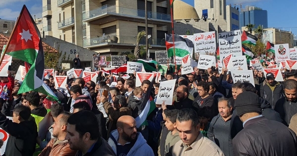 مظاهرة حاشدة أمام السفارة الأمريكية في عمّان دعما لفلسطين