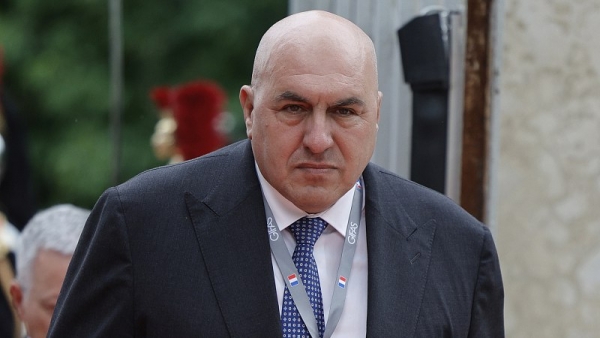 وزير الدفاع الايطالي: يجب حل الازمة الاوكرانية بالوسائل السياسية