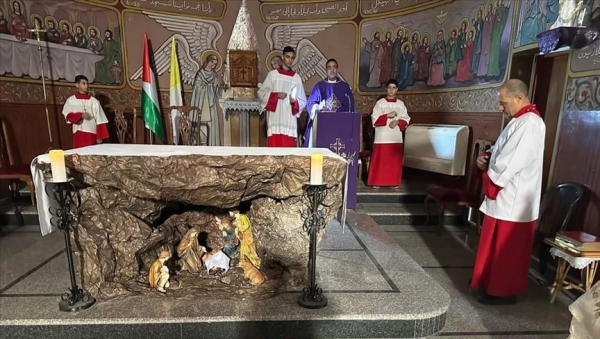 تحت القصف ودون احتفالات.. كاثوليك غزة يؤدون طقوس 