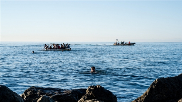 البحرية المغربية توقف قاربا يحمل 57 مهاجرا غير نظامي