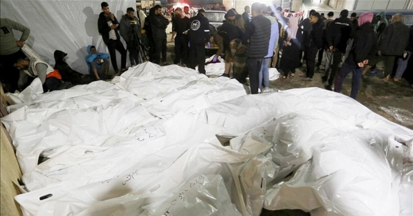 مجزرة مروعة في خانيونس.. 22 شهيدا في قصف أمام مستشفى الهلال الأحمر