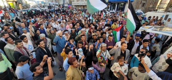 مظاهرات حاشدة في تعز ومأرب والمهرة تنديدا بجرائم الاحتلال وللمطالبة بوقف الحرب على غزة