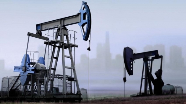 النفط يستهل العام الجديد 2024 مرتفعا بـ 1 بالمائة