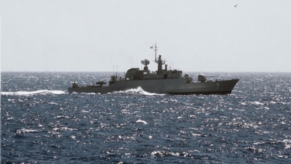 "فوربس": أسعار النفط ترتفع مع إرسال إيران سفينة حربية إلى البحر الأحمر