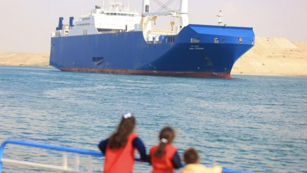 حرب البحر الأحمر تُثقل التجارة العالمية وتهدد الإمدادات