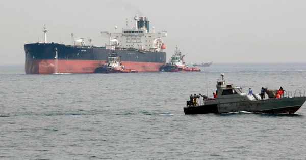 إيران تحتجز ناقلة نفط أمريكية في خليج عمان 