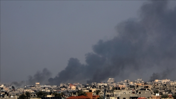 غزة.. قصف إسرائيلي بمحيط مستشفى "ناصر" واشتباكات شمالا وجنوبا
