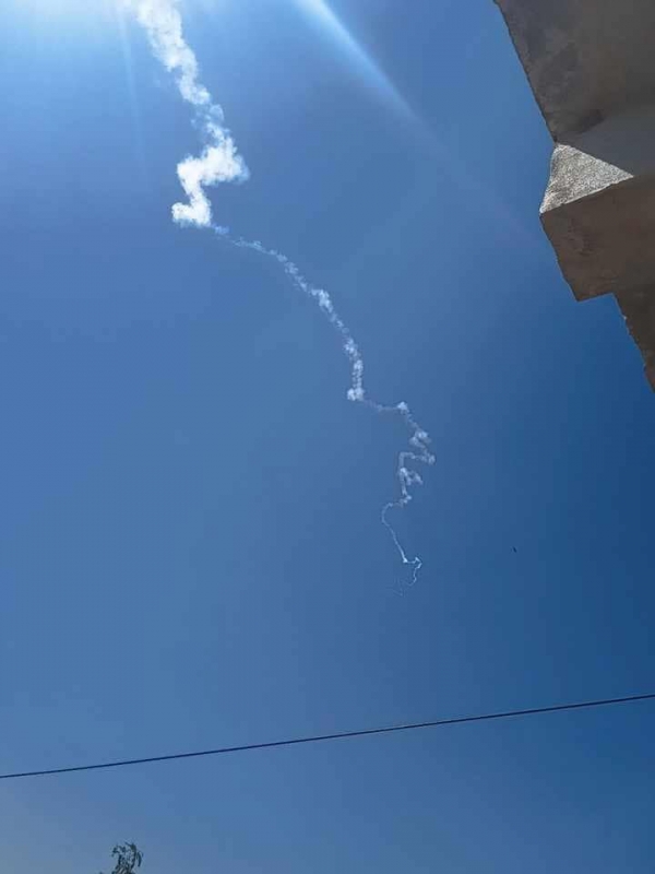 إب.. الحوثيون يطلقون صاروخا باليستيا من معسكر الحمزة بإتجاه البحر الأحمر