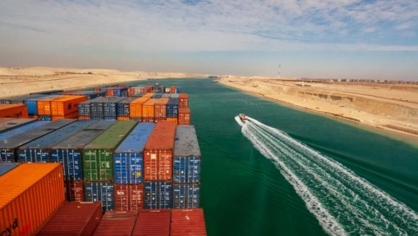 الحوثيون: تهديدات البحرية الأمريكية والبريطانية للسفن وراء تراجع حركة الشحن بالبحر الأحمر 10 بالمئة