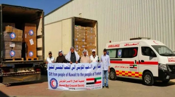 الكويت تقدم سيارة إسعاف و100 طن من المساعدات الغذائية لليمن
