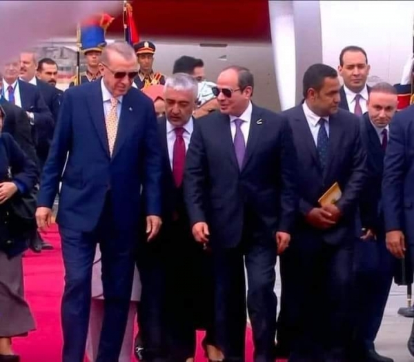 أردوغان يصل القاهرة لأول مرة منذ 12 عاما.. والسيسي يستقبله بالمطار