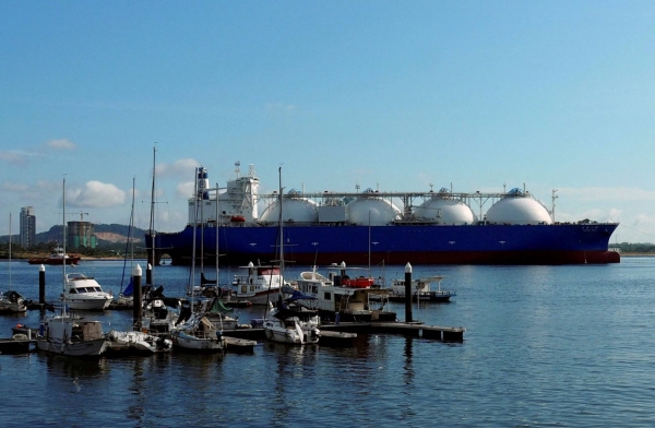 شركة إيطالية تعيد جدولة تسليم شحنات الغاز من قطر بسبب البحر الأحمر