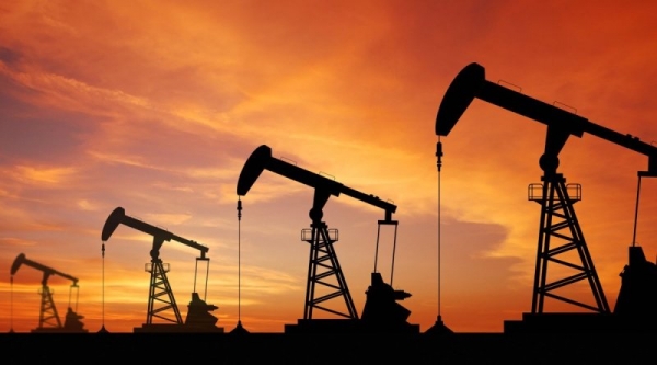 منصة دولية تتوقع ارتفاعا حادا في أسعار النفط بأوروبا جراء استمرار أزمة البحر الأحمر