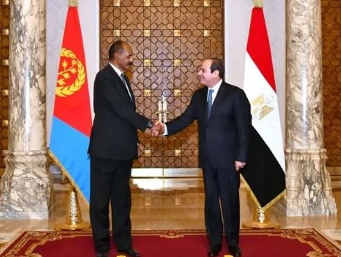 السيسي لإثيوبيا: لن نسمح بتهديد الصومال.. و"محدّش يجرب مصر" - السيسي يبحث مع رئيس إريتريا التطورات الأمنية "الخطيرة" في البحر الأحمر