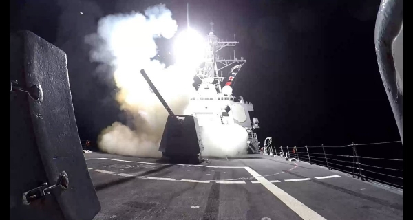 البحرية الأمريكية تعلن الاشتباك وتدمير منظومتين جويتين بدون طيار للحوثيين فوق البحر الأحمر