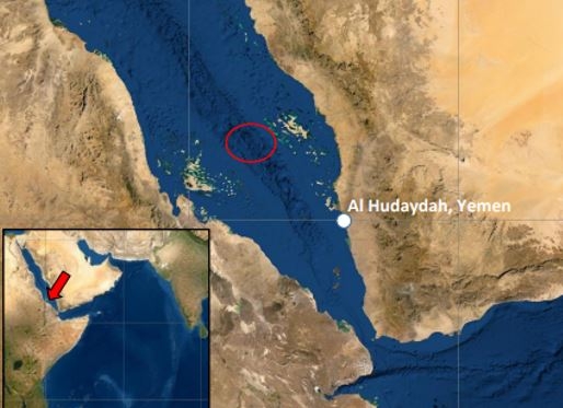 البحرية البريطانية: صاروخ استهدف سفينة تجارية قبالة سواحل الحديدة ولا أضرار