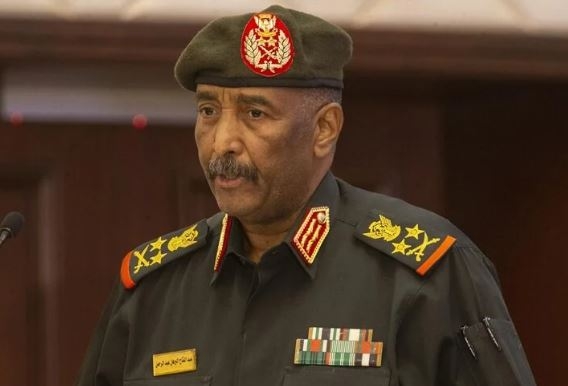 السودان.. البرهان يتمسك بالقتال حتى "طرد آخر متمرد"