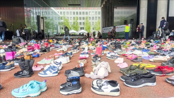 هولندا.. آلاف الأحذية لاستذكار ضحايا غزة من الأطفال