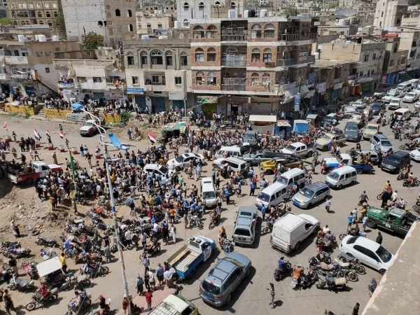 صحيفة سعودية تكشف دوافع فتح الطرقات مؤخرا في اليمن