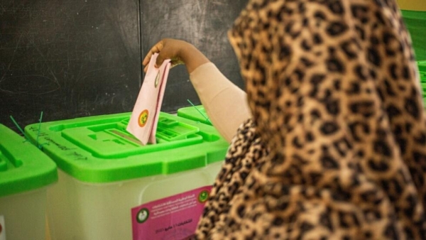 الناخبون في موريتانيا يتوجهون الى صناديق الاقتراع للادلاء باصواتهم في الانتخابات الرئاسية