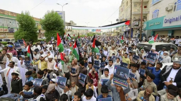 مظاهرات حاشدة بعدد من المدن اليمنية تضامنا مع فلسطين وتنديدا بجرائم الإحتلال