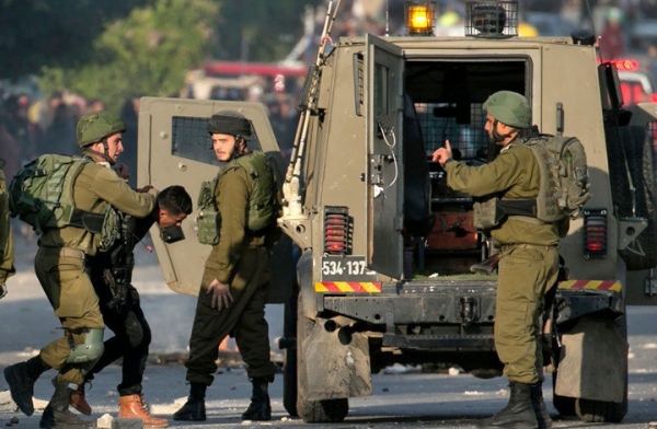 الاحتلال الاسرائيلي يعتقل 26 فلسطينياً على الأقل من الضّفة