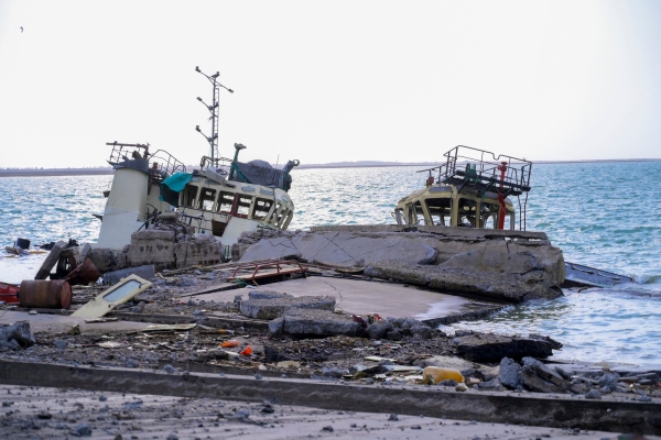 صور أقمار صناعية تكشف حجم أضرار غارات إسرائيل على موانئ الحديدة