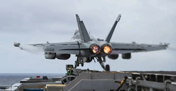 تحطم طائرتين تابعتين للبحرية الأمريكية في بحر الصين الجنوبي