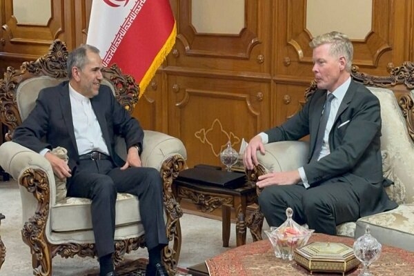 المبعوث الأممي يبحث مع مسؤول إيراني بمسقط خارظة الطريق لاتفاق السلام باليمن