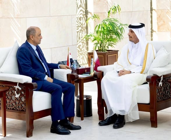 رئيس الوزراء يلتقي نظيره القطري ويتطلع لدعم اقتصادي لمساندة الحكومة اليمنية