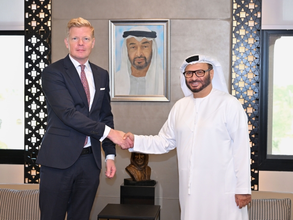 قرقاش يلتقي غروندبرغ ويجدد دعم بلاده لإنهاء الأزمة اليمنية