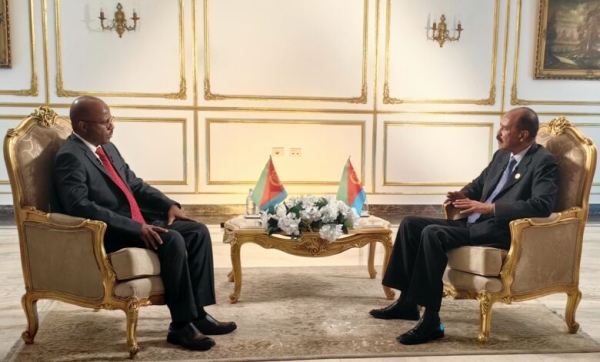 الرئيس الإريتري: إطالة أمد الصراع في اليمن وراءه طموح قوى أجنبية لبناء قواعد عسكرية على جُزره (نص الحوار)