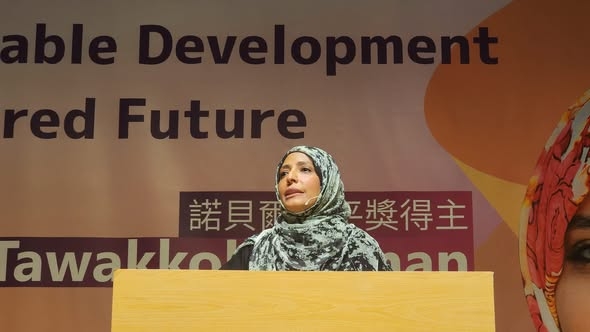 توكل كرمان: التنمية المستدامة ترتكز على الكرامة والنهوض بحياة الفقراء والتعليم الجيد