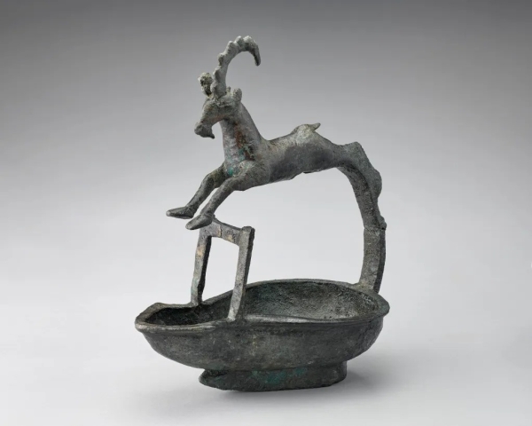 معرض جديد في اللوفر يكشف ملامح "اليمن المنسي" ويعيد إحياء أسطورة العربية السعيدة (ترجمة خاصة)