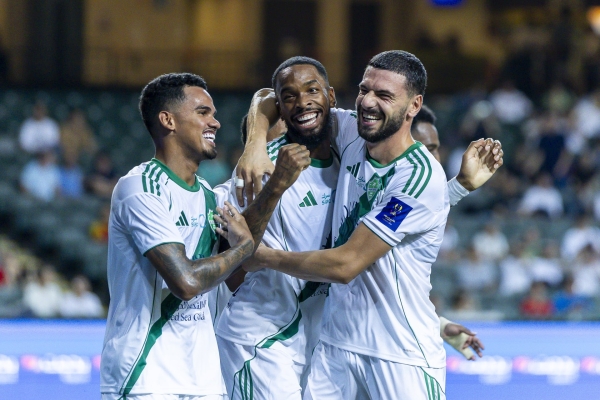 الأهلي يفوز على القادسية بهدفين في الدوري السعودي