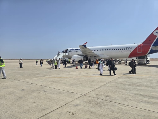 الخنبشي يتفقد مواقع الأضرار جراء المواجهة العسكرية في مطار الريان