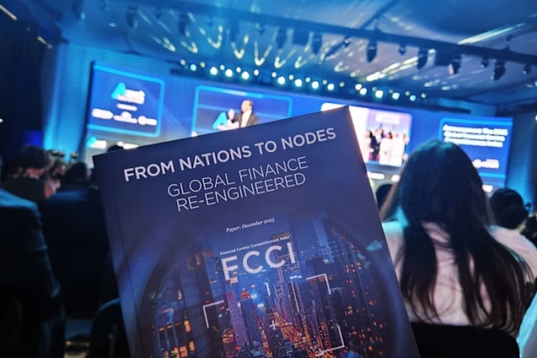 تحقيق لـ "فايننشال تايمز": تسريب جوازات سفر مئات القادة والمليارديرات في خرق أمني بقمة أبوظبي المالية