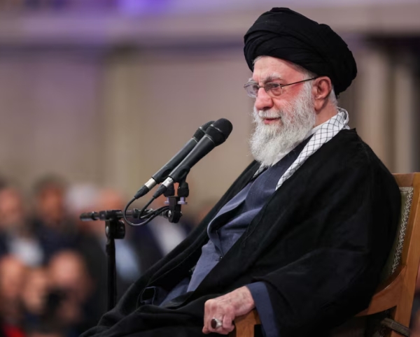 رويترز: أمريكا قد تستهدف قادة بعينهم في هجمات على إيران