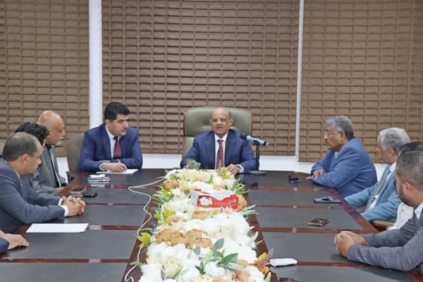 المركزي اليمني يناقش مع البنوك أزمة شحة العملة الوطنية وينفي تحريك أسعار الصرف